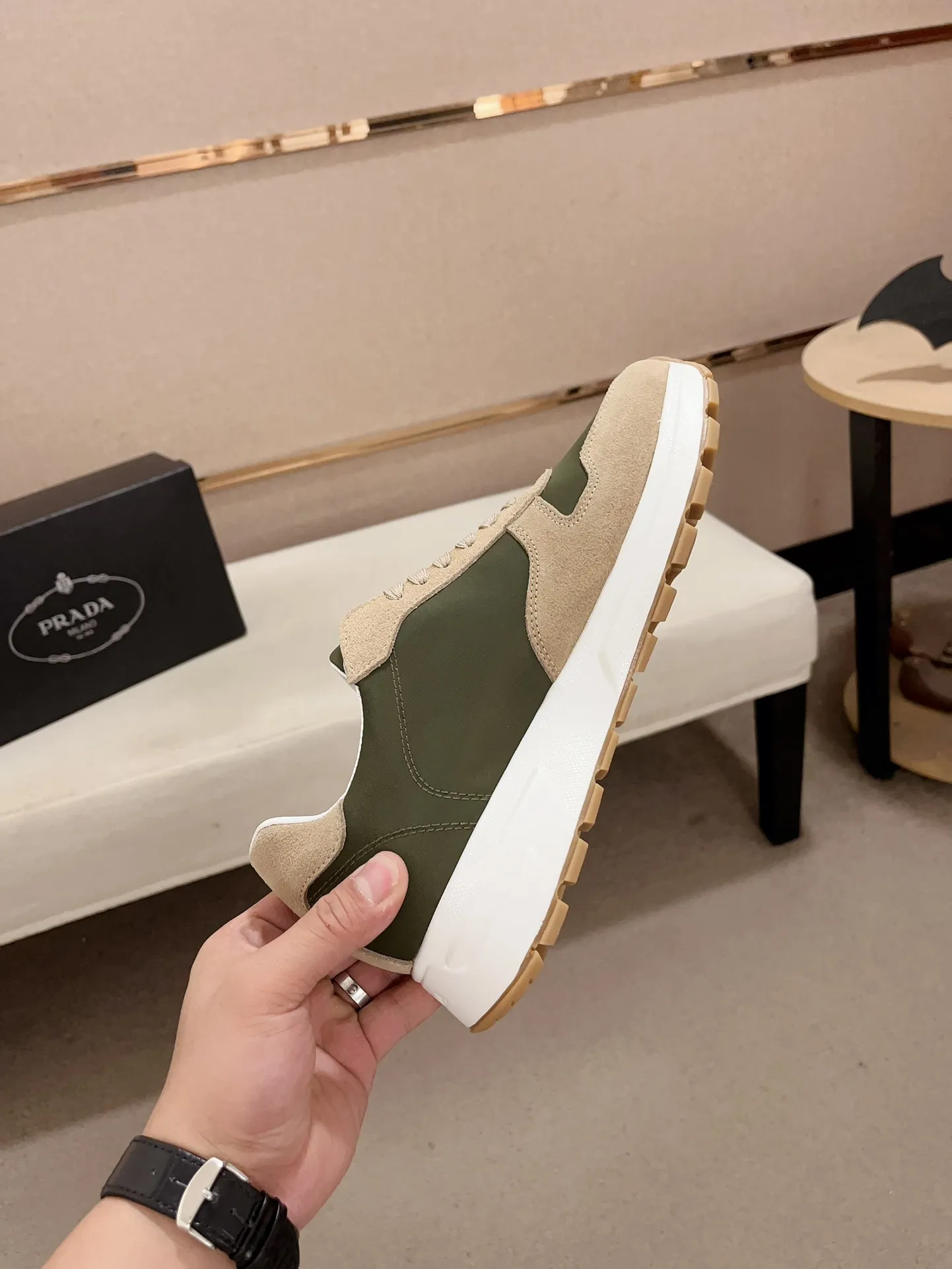 Men's shoes💰 540💰 ✔️✔️✔️Higher version High-quality new PRADA (Prada) counters are launched simultaneously. The new men's shoes and 😘fabric are made of selected first-layer cowhide ➕ breathable fabric technology. Lining: Full cowhide lining. 👍🏿 High-end ☄️ air-cushion molded anti-slip rubber outsole, exquisite lines, simple and elegant, comfortable and high-end for leisure travel. Code number: 38 to 44 (45 can be customized)